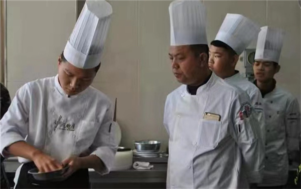 9、金牌教练 臧传富 2020年获吉林省职业院校技能大赛一等，荣获吉林省优秀指导教师称号.jpg