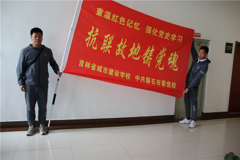 1657515785794952.jpg 5.我们的队旗.jpg