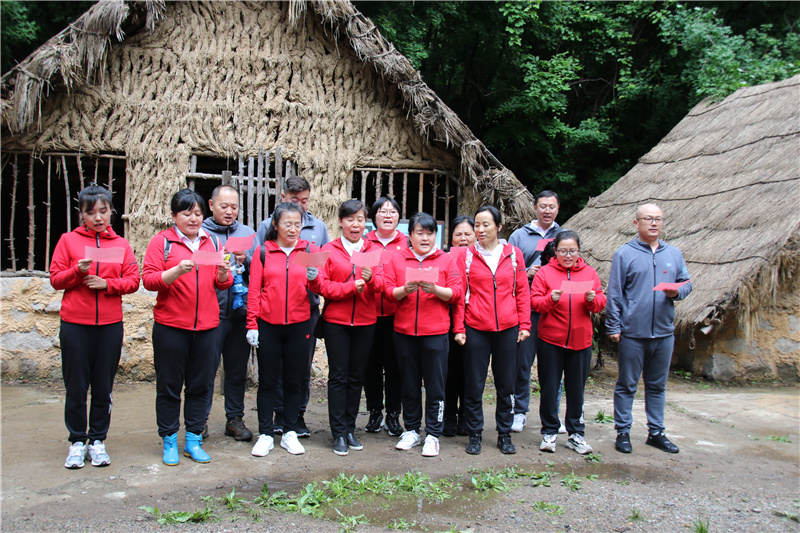 1657516089947418.jpg 19.教师朗诵抗联诗歌.jpg