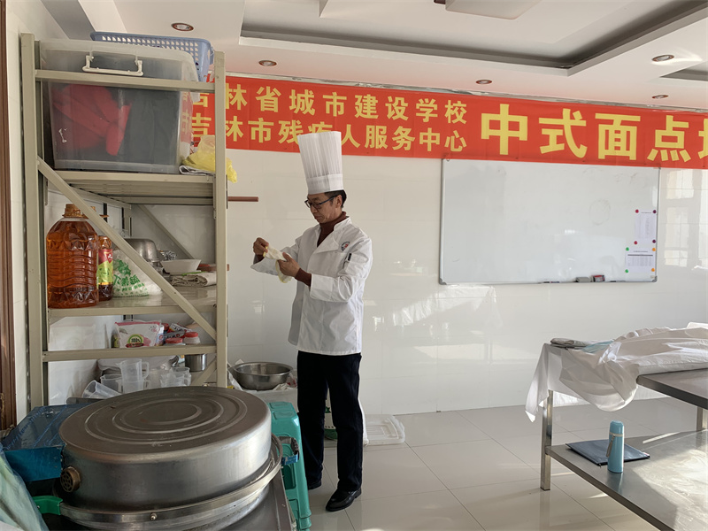 1659335905457031.jpg 技能大师朱洪祥为吉林市残疾人服务中心进行专题培训2.jpg